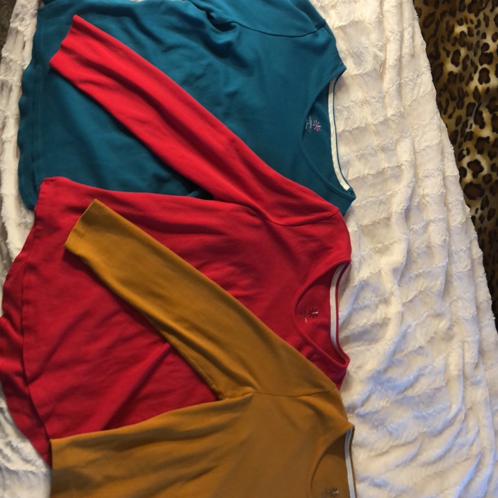 Isaac Mizrahi long sleeve tee’s